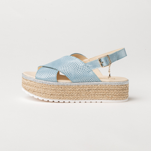 Fotografía de calzado sobre fondo gris