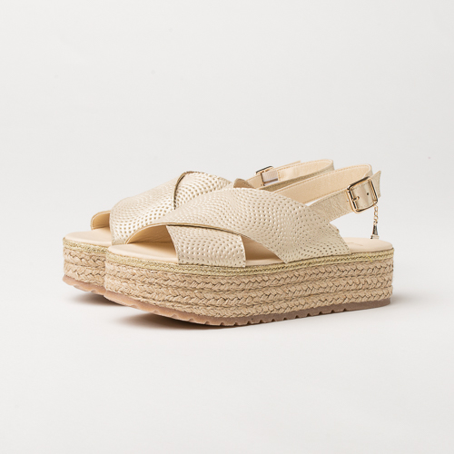 Fotografía de calzado sobre fondo gris