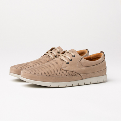 fotos de zapatos sobre fondo gris