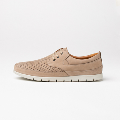 fotos de zapatos sobre fondo gris