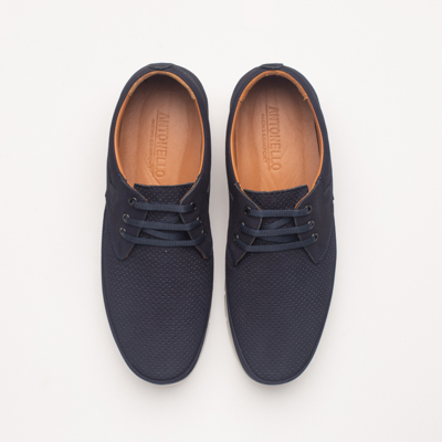 fotos de zapatos sobre fondo gris